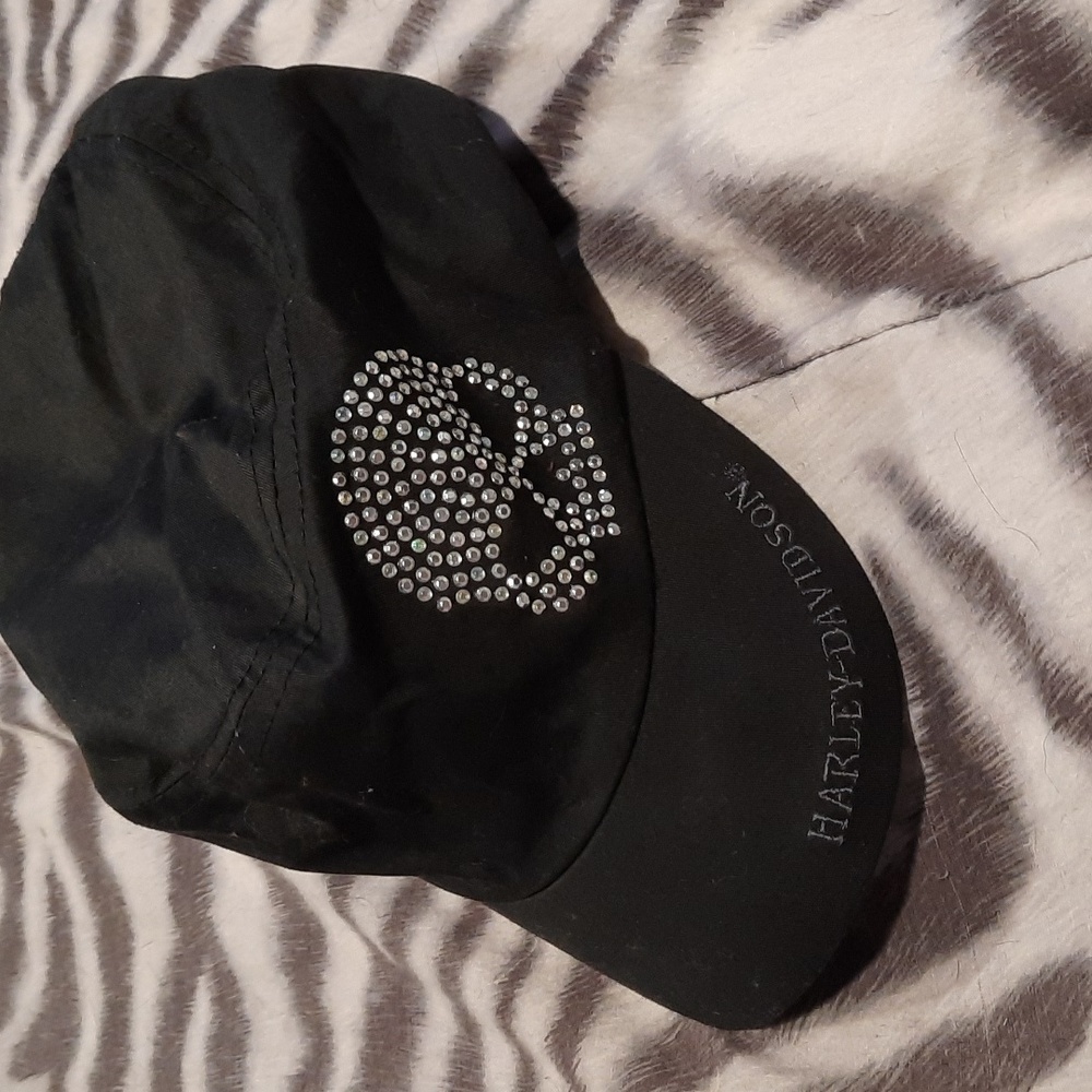 HD woman's hat